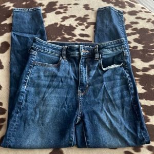 Woman’s American Eagle jeans